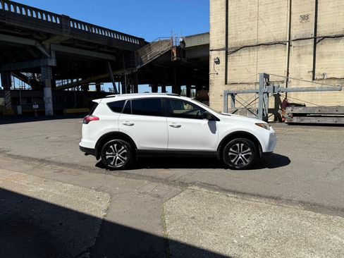 Used 2018 Toyota RAV4 LE w/ All Weather Liner Package AWD/4WD image 13