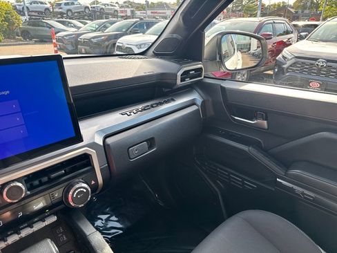 Used 2024 Toyota Tacoma TRD Off-Road image 27