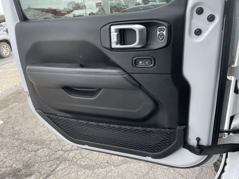 Used 2020 Jeep Gladiator Overland image 15