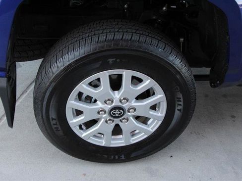 Used 2025 Toyota Tacoma SR5 AWD/4WD image 30