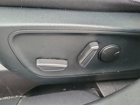 Used 2020 Ford Escape SE image 16