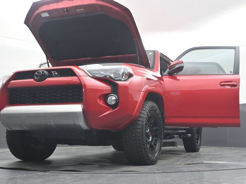 Used 2018 Toyota 4Runner TRD Off-Road Premium AWD/4WD image 41