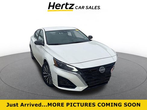 Used 2025 Nissan Altima 2.5 SV image 1