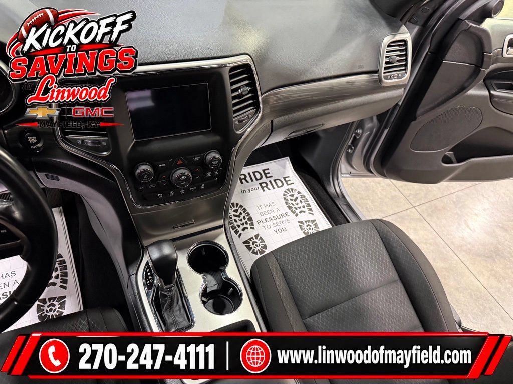 Used 2021 Jeep Grand Cherokee Laredo AWD/4WD image 18