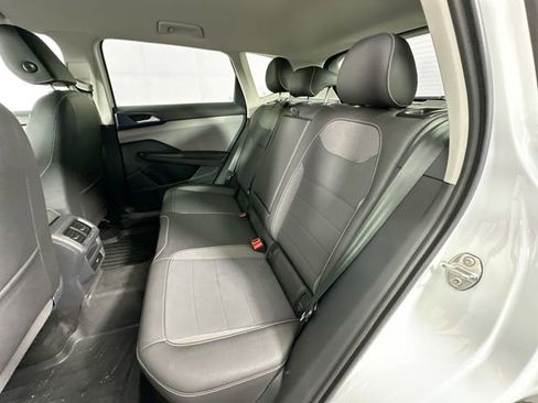 Used 2024 Volkswagen Taos SE image 25