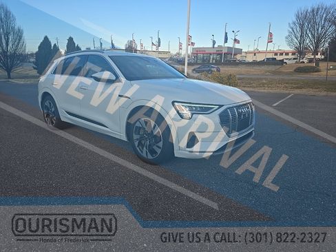 Used 2022 Audi e-tron Premium w/ Towing Package image 2