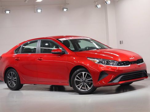 Used 2024 Kia Forte LXS w/ LXS Technology Package FWD image 7