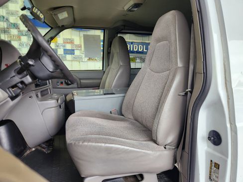 Used 2005 Chevrolet Astro AWD w/ Convenience Package image 4