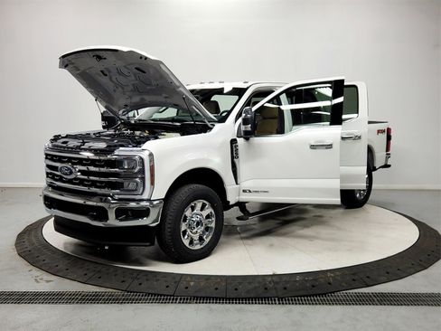 New 2026 Ford F250 Lariat w/ Chrome Package image 11