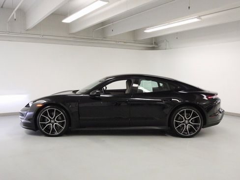 Used 2022 Porsche Taycan image 7