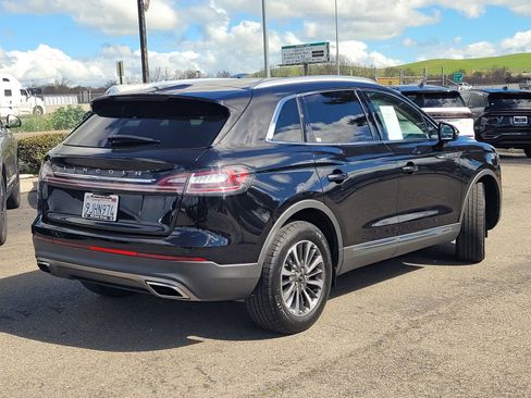 Used 2023 Lincoln Nautilus FWD w/ Premium Package image 4