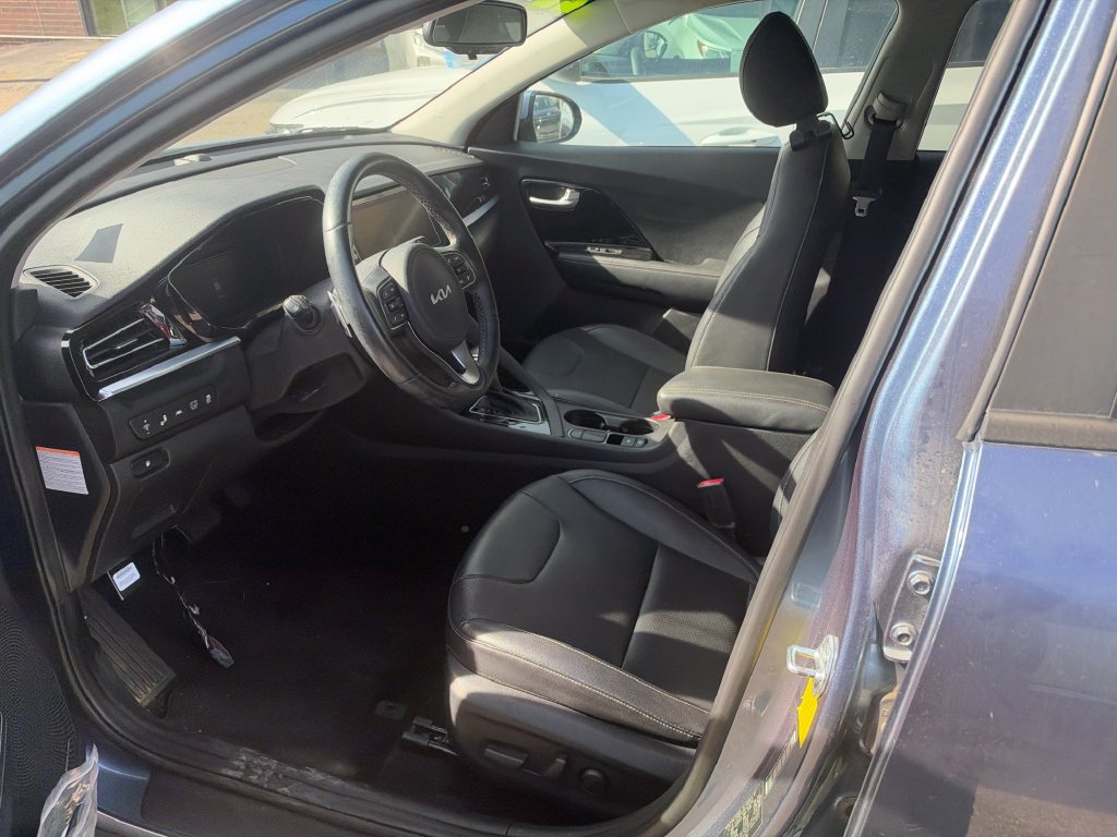 Used 2022 Kia Niro Touring Special Edition FWD image 5