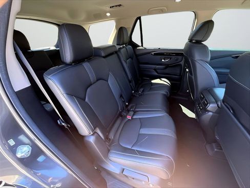 Used 2025 Honda Pilot EX-L image 16