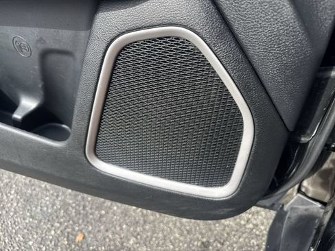 Used 2018 Jeep Compass Latitude FWD image 25