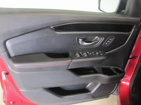 Certified 2023 Honda Pilot TrailSport image 10