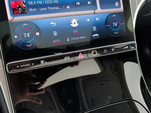 Used 2023 Mercedes-Benz GLC 300 4MATIC image 25