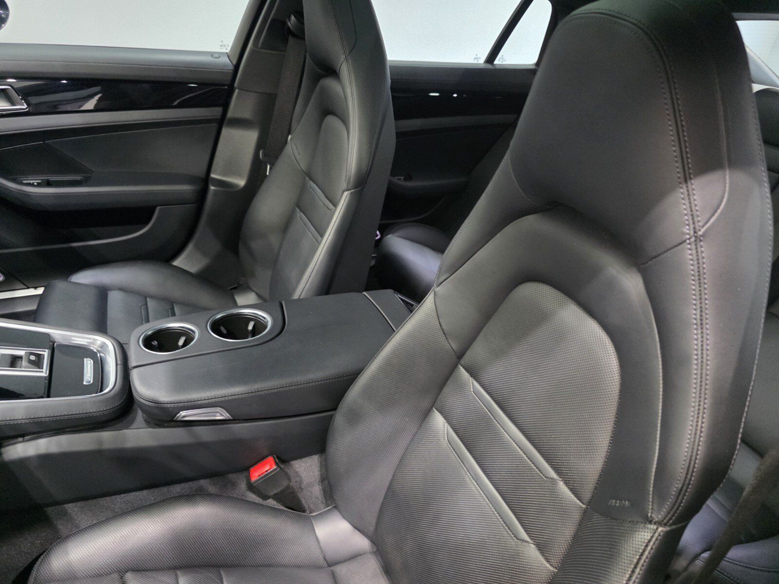 Used 2023 Porsche Panamera RWD image 8