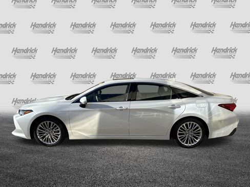Used 2020 Toyota Avalon Limited image 7