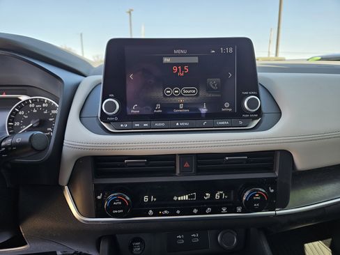 Used 2024 Nissan Rogue SV w/ SV Premium Package image 19