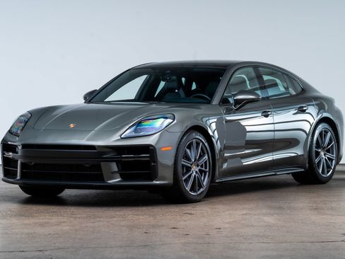 Used 2024 Porsche Panamera RWD image 4
