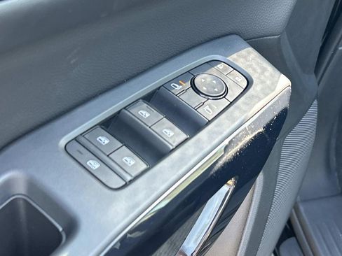 New 2026 Nissan Pathfinder SV w/ SV Premium Package FWD image 18