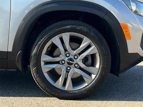 Used 2023 Kia Seltos LX image 9