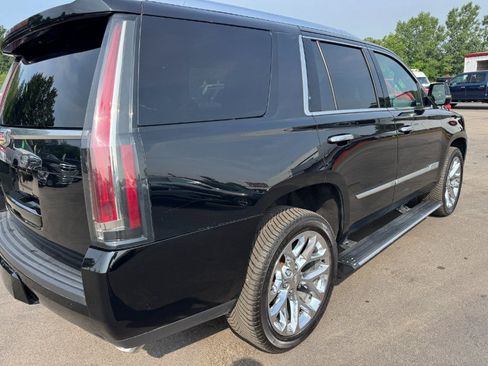 Used 2018 Cadillac Escalade Platinum AWD/4WD image 11