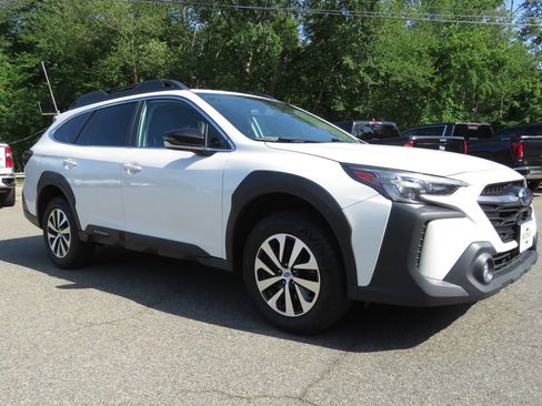 Used 2023 Subaru Outback Premium AWD/4WD image 3