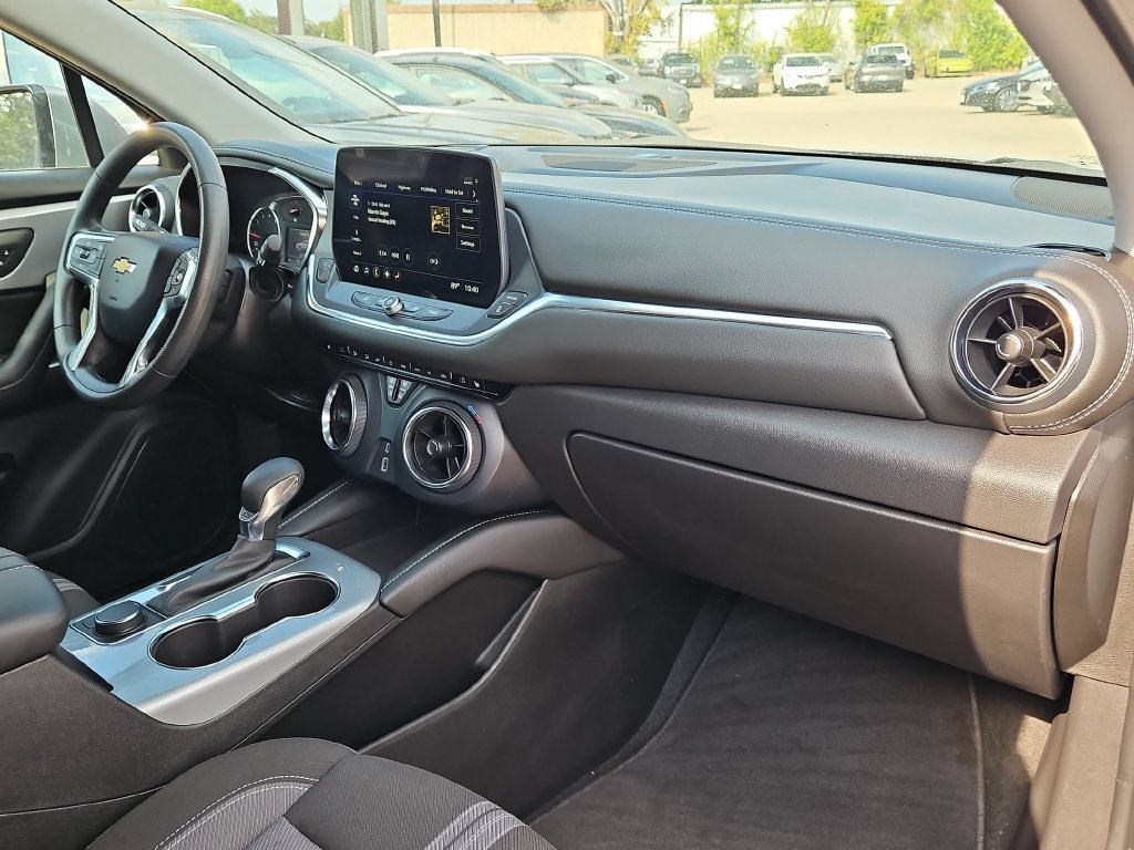 Used 2025 Chevrolet Blazer LT FWD image 32