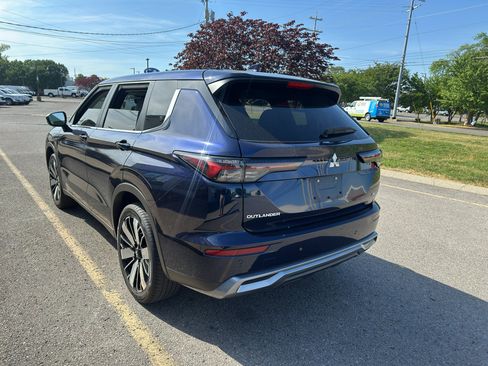 Used 2025 Mitsubishi Outlander SE image 7