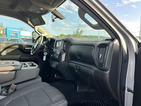 Used 2019 Chevrolet Silverado 1500 Custom w/ Custom Value Package AWD/4WD image 16