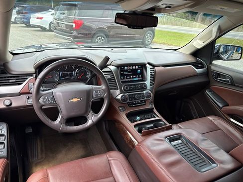 Used 2016 Chevrolet Suburban LTZ RWD image 10