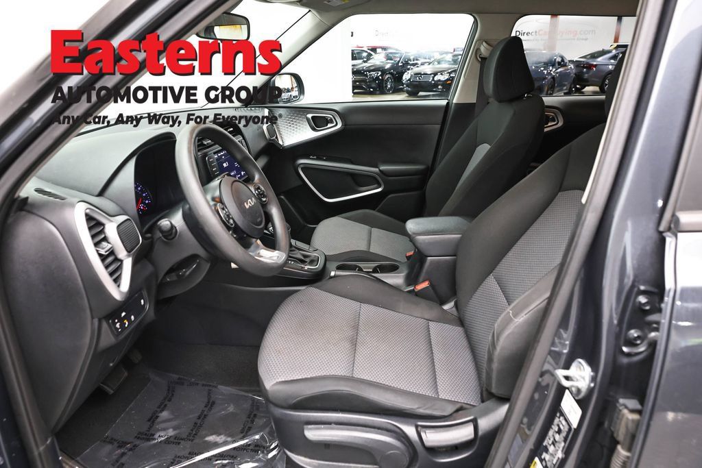 Used 2022 Kia Soul LX w/ Technology Package FWD image 16