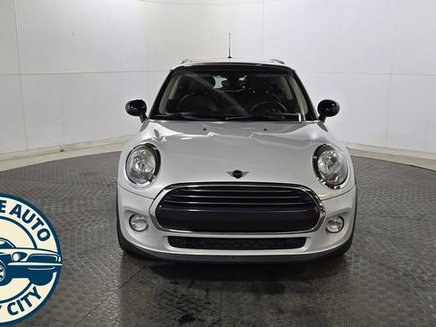 Used 2019 MINI Cooper 2-Door Hardtop image 2