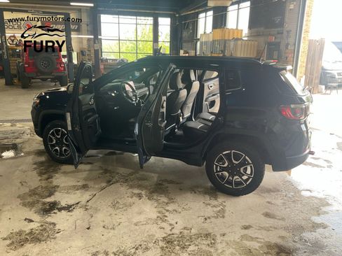 Used 2024 Jeep Compass Trailhawk w/ Trailhawk Convenience Group AWD/4WD image 30