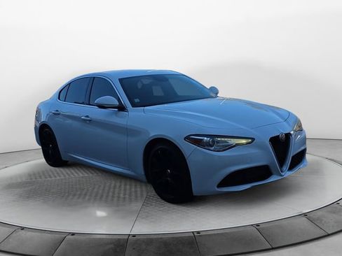 Used 2018 Alfa Romeo Giulia image 7
