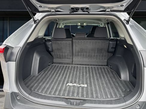 Used 2025 Toyota RAV4 LE AWD/4WD image 10