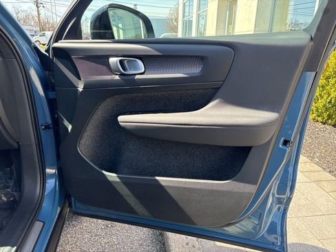 Used 2025 Volvo XC40 B5 Plus AWD/4WD image 15