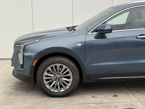 Used 2024 Cadillac XT4 Premium Luxury image 5