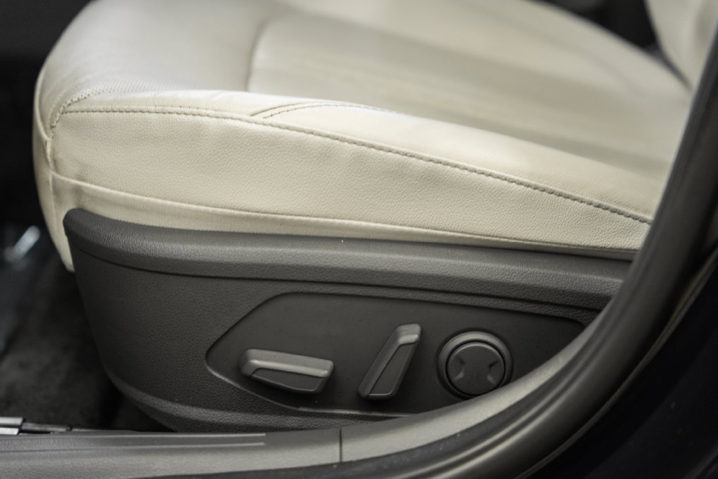Used 2025 Hyundai Sonata Limited FWD image 35