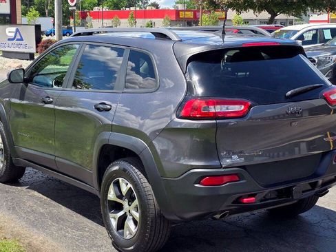 Used 2018 Jeep Cherokee Trailhawk w/ Cold Weather Group AWD/4WD image 4