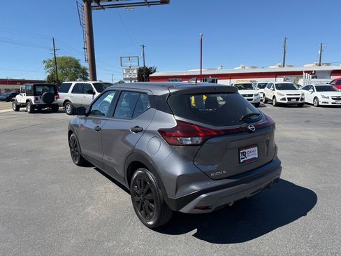 Used 2022 Nissan Kicks S FWD image 4