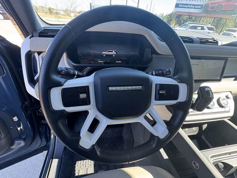 Used 2023 Land Rover Defender 110 SE image 18