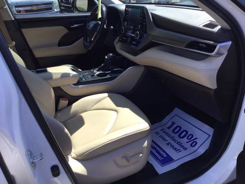 Used 2020 Toyota Highlander XLE FWD image 43