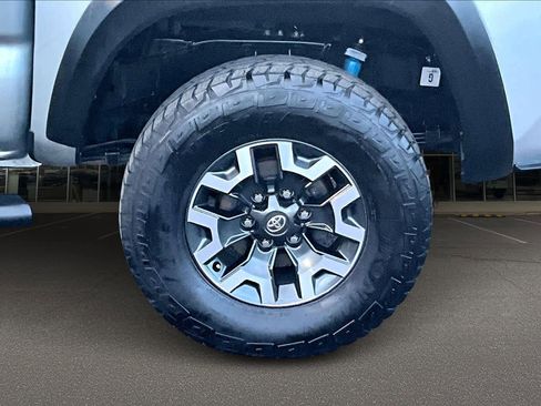 Used 2022 Toyota Tacoma TRD Off-Road w/ Technology Package image 36