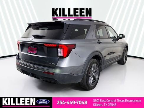 Used 2025 Ford Explorer ST-Line w/ ST-Line Street Pack AWD/4WD image 8