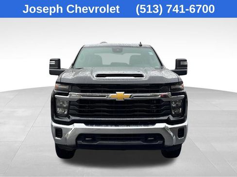 Used 2024 Chevrolet Silverado 2500 LT image 2