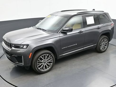 Used 2026 Jeep Grand Cherokee Summit AWD/4WD image 47