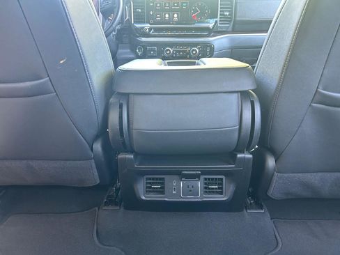 Used 2025 GMC Sierra 1500 SLT AWD/4WD image 17