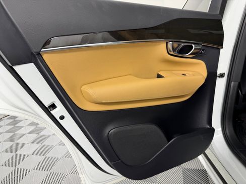 Used 2018 Volvo XC90 T6 Momentum w/ Convenience Package image 17